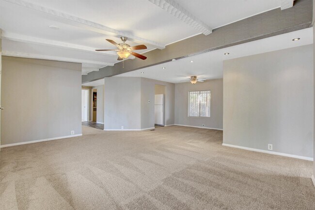 Building Photo - 136 Sir Thomas Dr