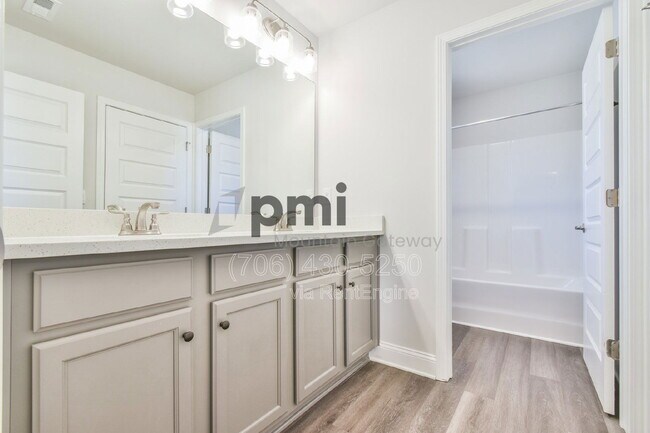 Building Photo - 247 Magnolia Villas Dr