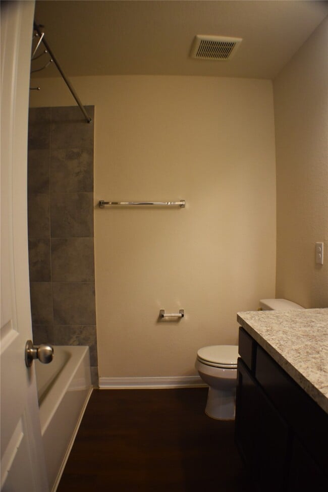 Building Photo - 204 White Wing Ln