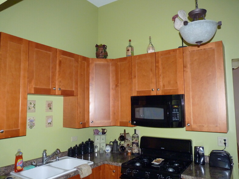 Kitchen - 1236 S Washington St