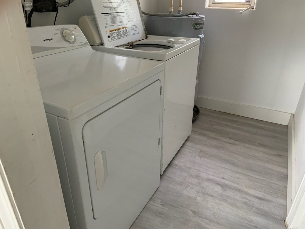 Building Photo - 1664 Drew St