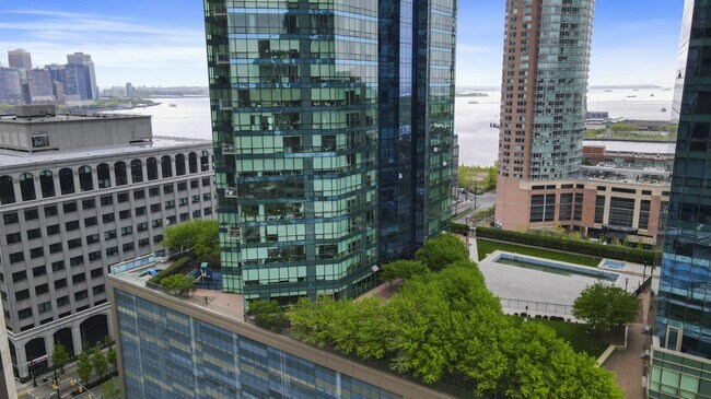 Building Photo - 77 HUDSON St