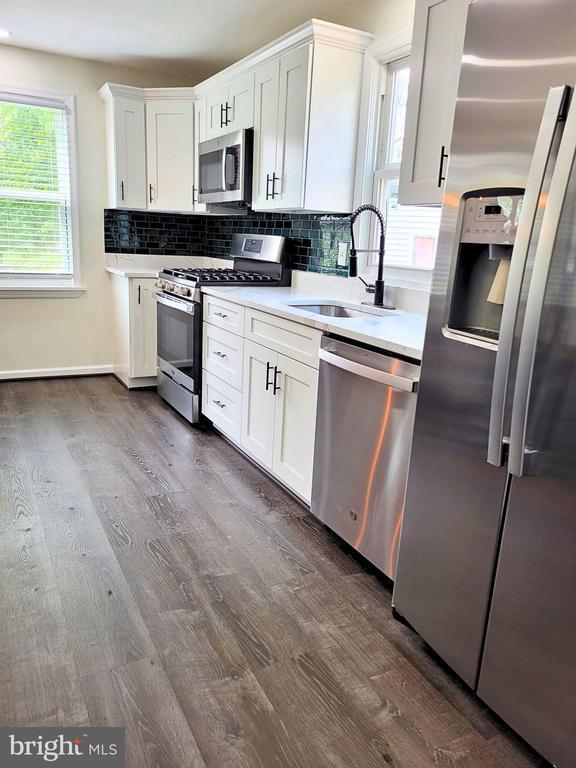 Building Photo - 200 Mohican Dr