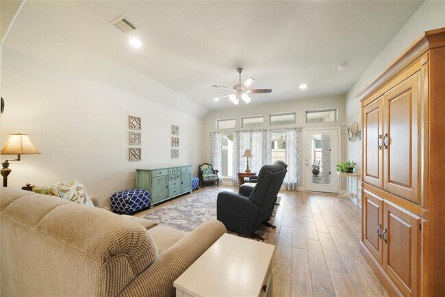 Building Photo - 14947 Scarlet Branch Dr