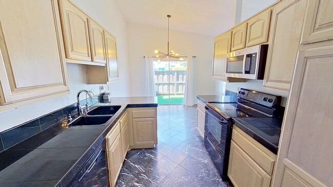 Building Photo - Spacious 3bed/2bath Goleta Condo