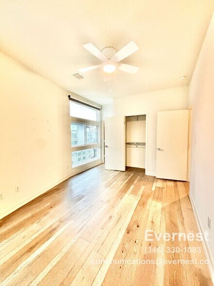 Building Photo - 2528 N Fitzhugh Ave