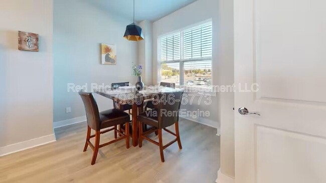 Building Photo - 4122 Salient St