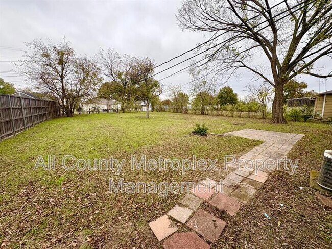 Building Photo - 315 Hillside Ave