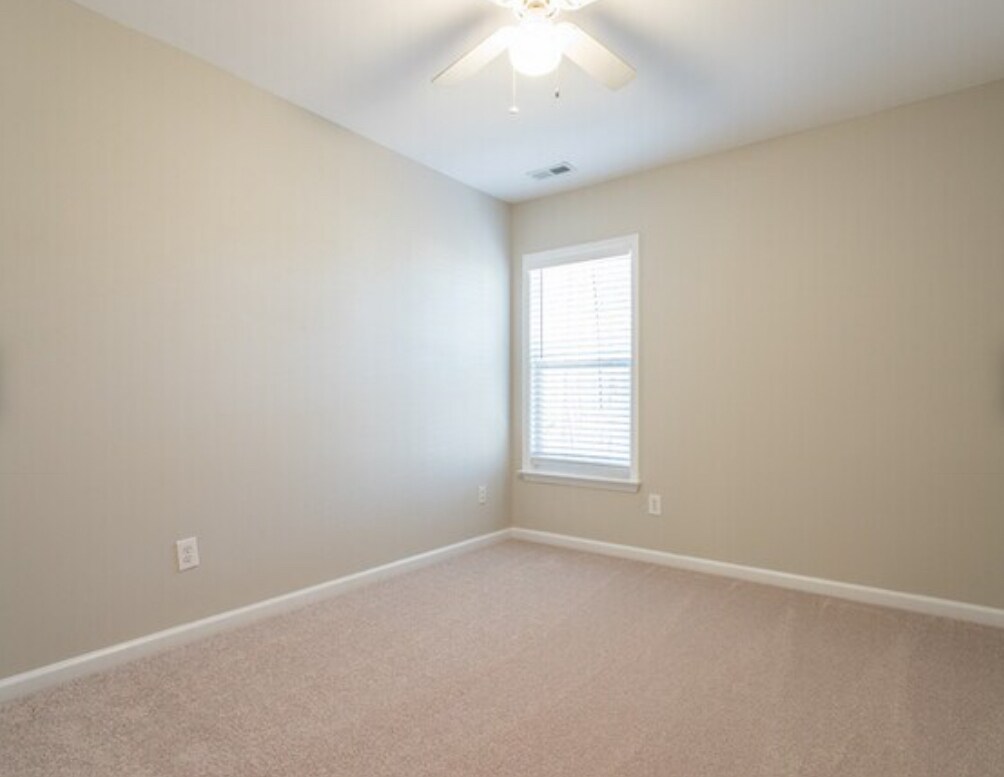 Building Photo - 511 Elm Ave