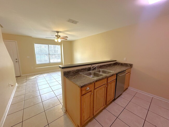 Building Photo - AWESOME 3/3 with No Carpet, Large Bedrooms, & More! $1300/month Avail Now!