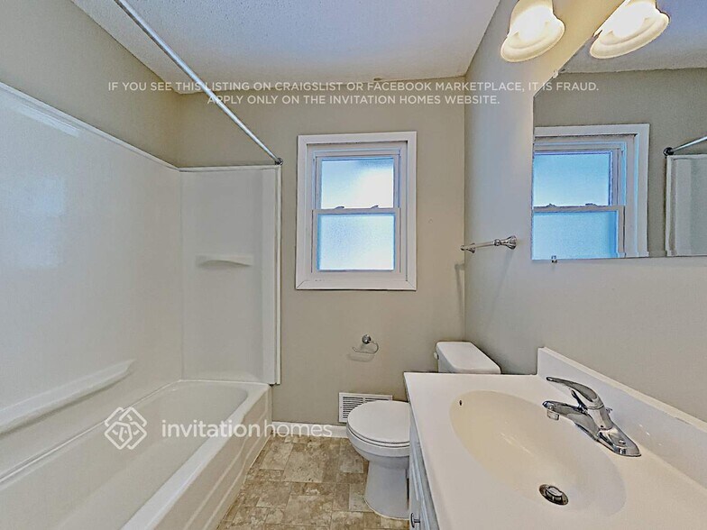 Building Photo - 11314 N Heights Dr NW