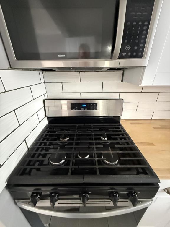 Building Photo - 7506 Rainbow Dr