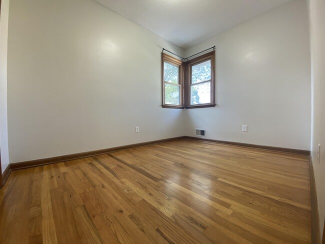 Building Photo - 1863-17 1/2 17 1/2 St NW