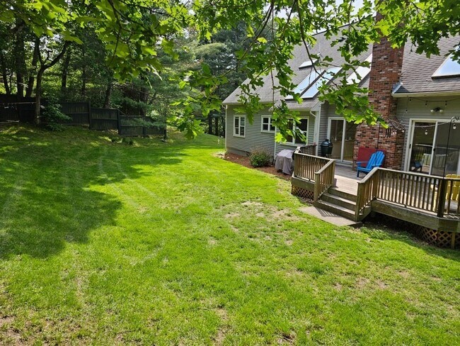 Building Photo - 162 E Emerson Rd