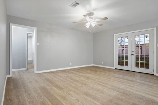 Building Photo - 1347 E Palm Dr