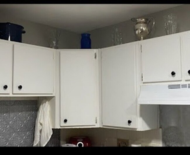 Building Photo - Charming 2BR Duplex in Surprise