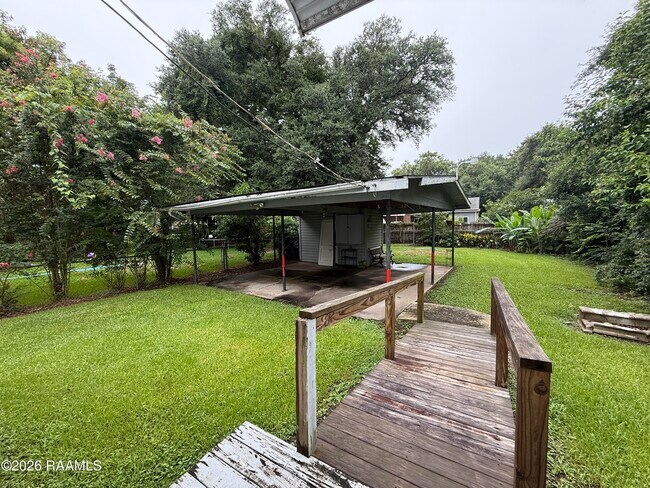 Building Photo - 611 Everette St
