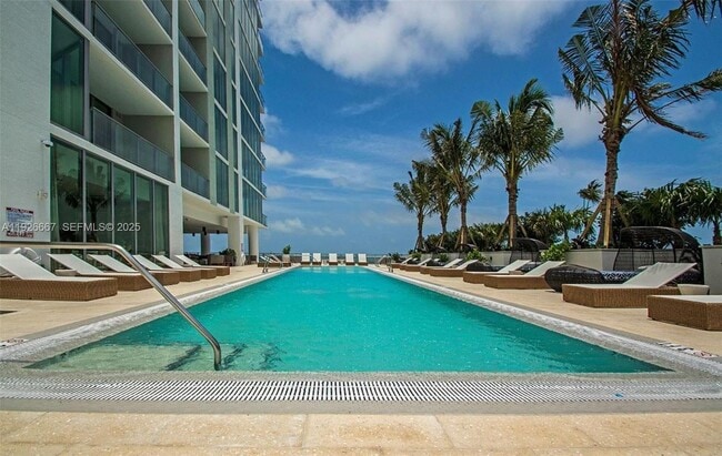 Building Photo - 2900 NE 7th Ave