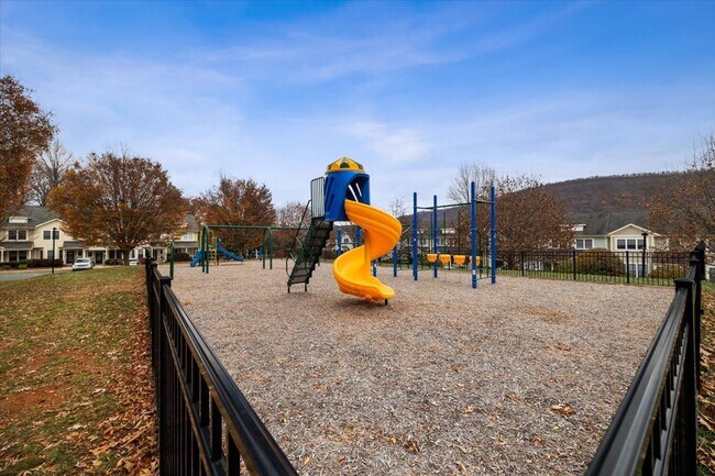 Building Photo - 1938 Tudor Court