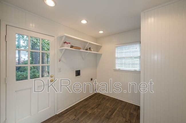 Building Photo - 225 Pebble Trail