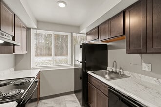 Building Photo - Candlewood Gardens