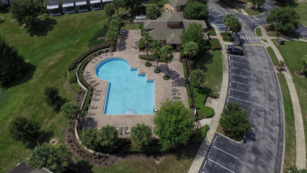 Building Photo - 4490 SW 49th Ave