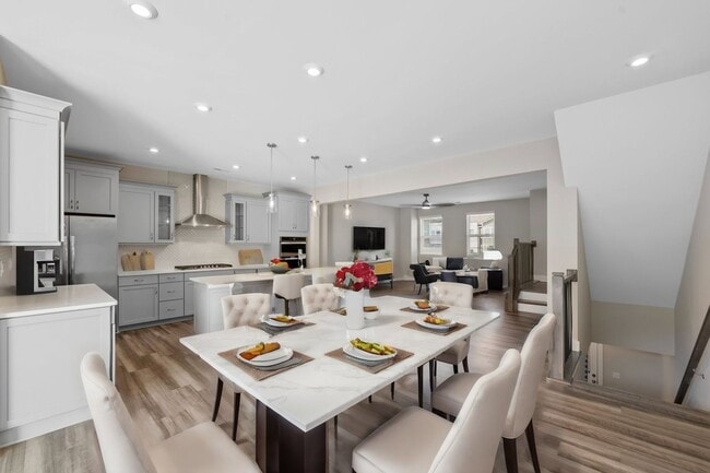 Building Photo - Gorgeous Aria at the Park 3 Bedroom Townhouse!