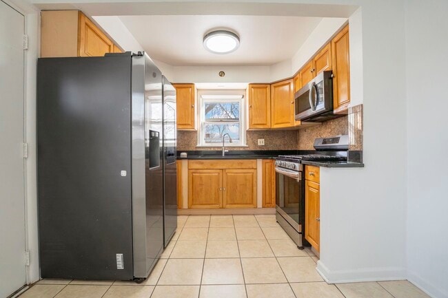 Building Photo - 5800 W Foster Ave