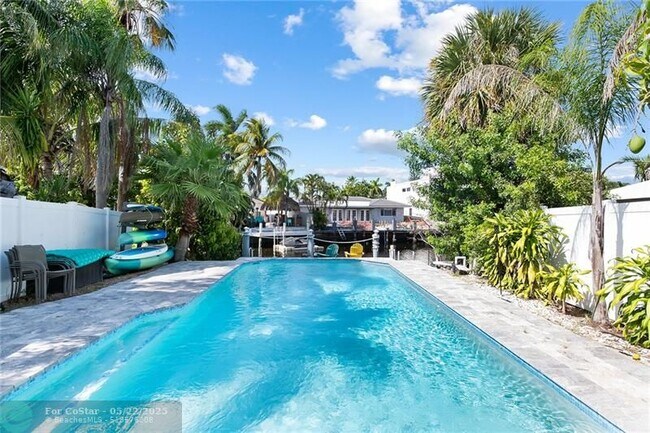 Building Photo - 2801 NE 59th St