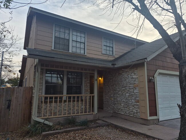 Building Photo - 1105 Ash Cove