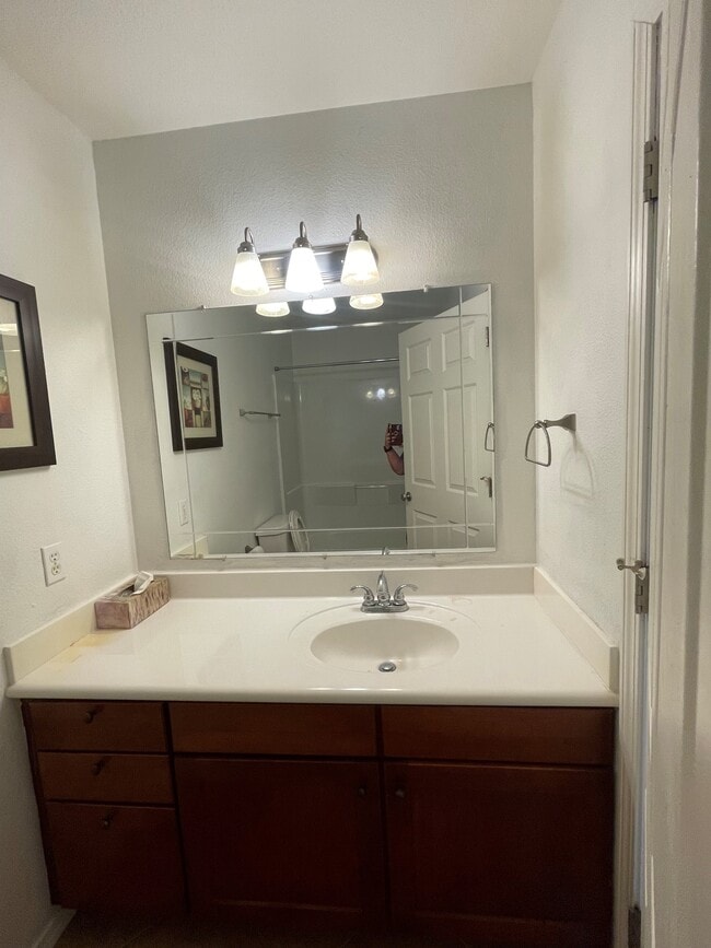 Building Photo - 1001 E Goodwin St