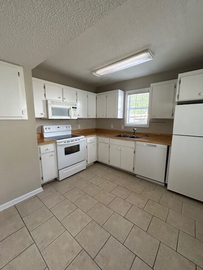 Building Photo - 803 W Island Square Dr