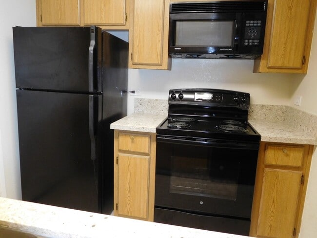 Building Photo - 2 bedroom, 1 1/2 bath, Roundtree Court in the Greenhaven area