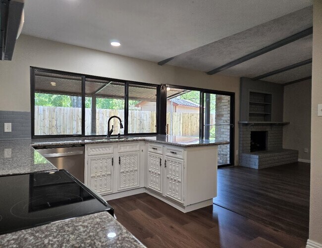 Building Photo - 4055 Cypressdale Dr