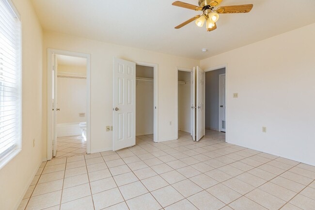 Building Photo - Home with Amazing Vews!