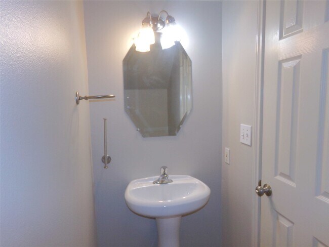 Building Photo - 16810 Deck Ct