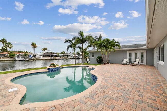 Building Photo - 3938 Versailles Dr