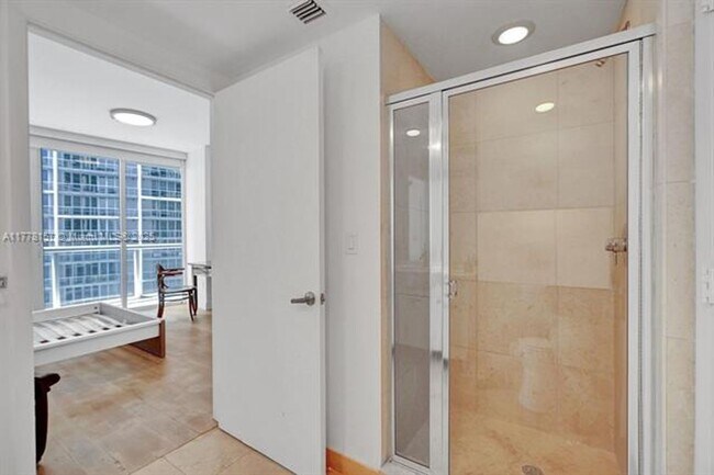 Building Photo - 475 Brickell Ave