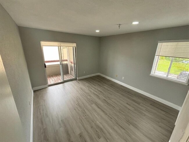 Building Photo - 10263 Gandy Blvd N