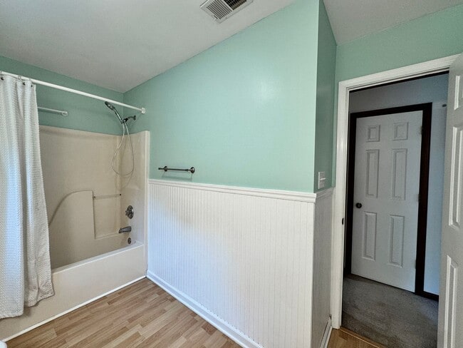 Building Photo - Ready NOW! A 4/2.5 in Glenwood! A Pet Friendly Home w/a HUGE Fenced Yard, Attached Garage!