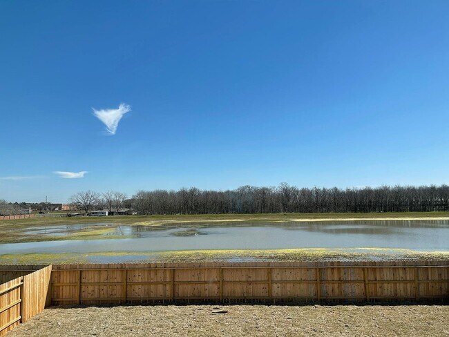 Building Photo - 2315 Little Bluestem Ln