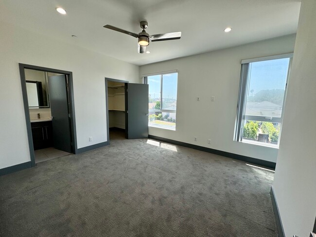 Building Photo - 6437-39 West 86th NEW 4 BED 4 BATH + ROOF ...