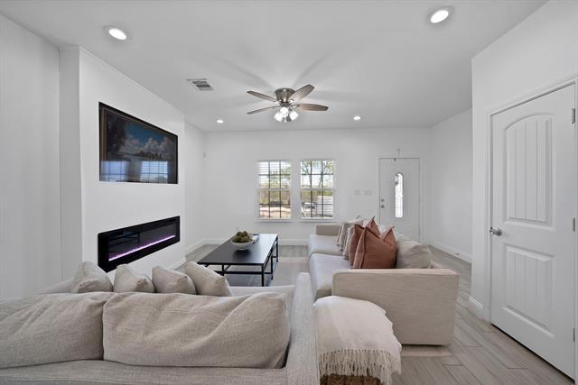 Building Photo - 3015 Columbus Ave