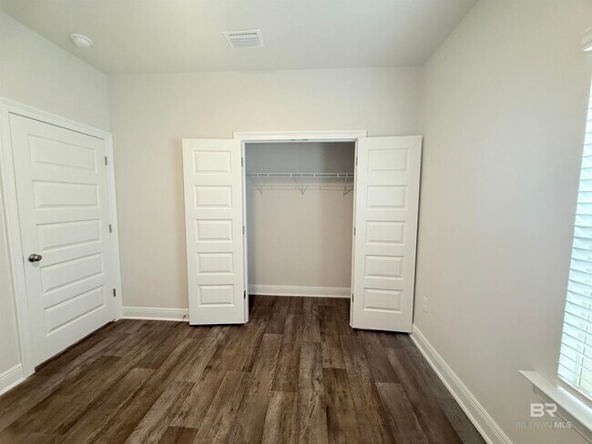 Building Photo - 32487 Revere Dr