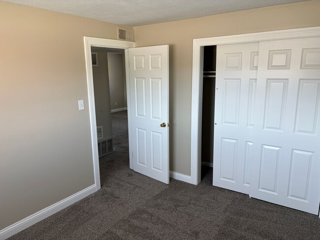 Building Photo - 4806 Northcrest Dr
