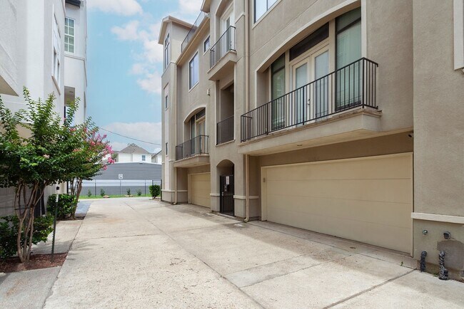 Building Photo - 1205 Detering St