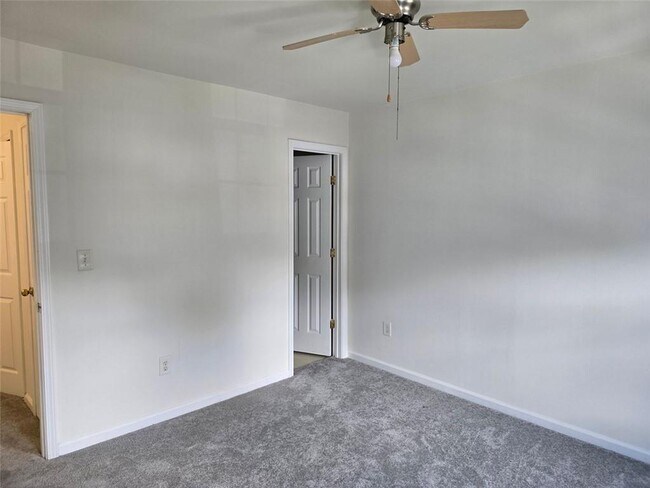 Building Photo - 1563 Cove Creek Cir
