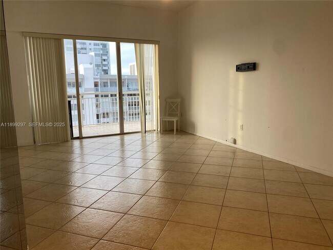Building Photo - 18031 Biscayne Blvd