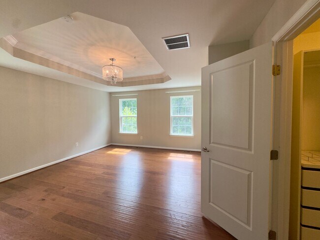 Building Photo - 1302 Dickinson Ct