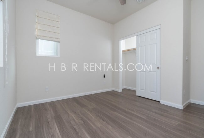 Building Photo - 312 E Liverno Ave